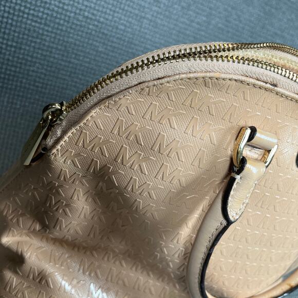 Michael Kors Cindy Monogram Satchel Bag Oyster Beige Patent Leather Dome Pockets - Picture 4 of 13